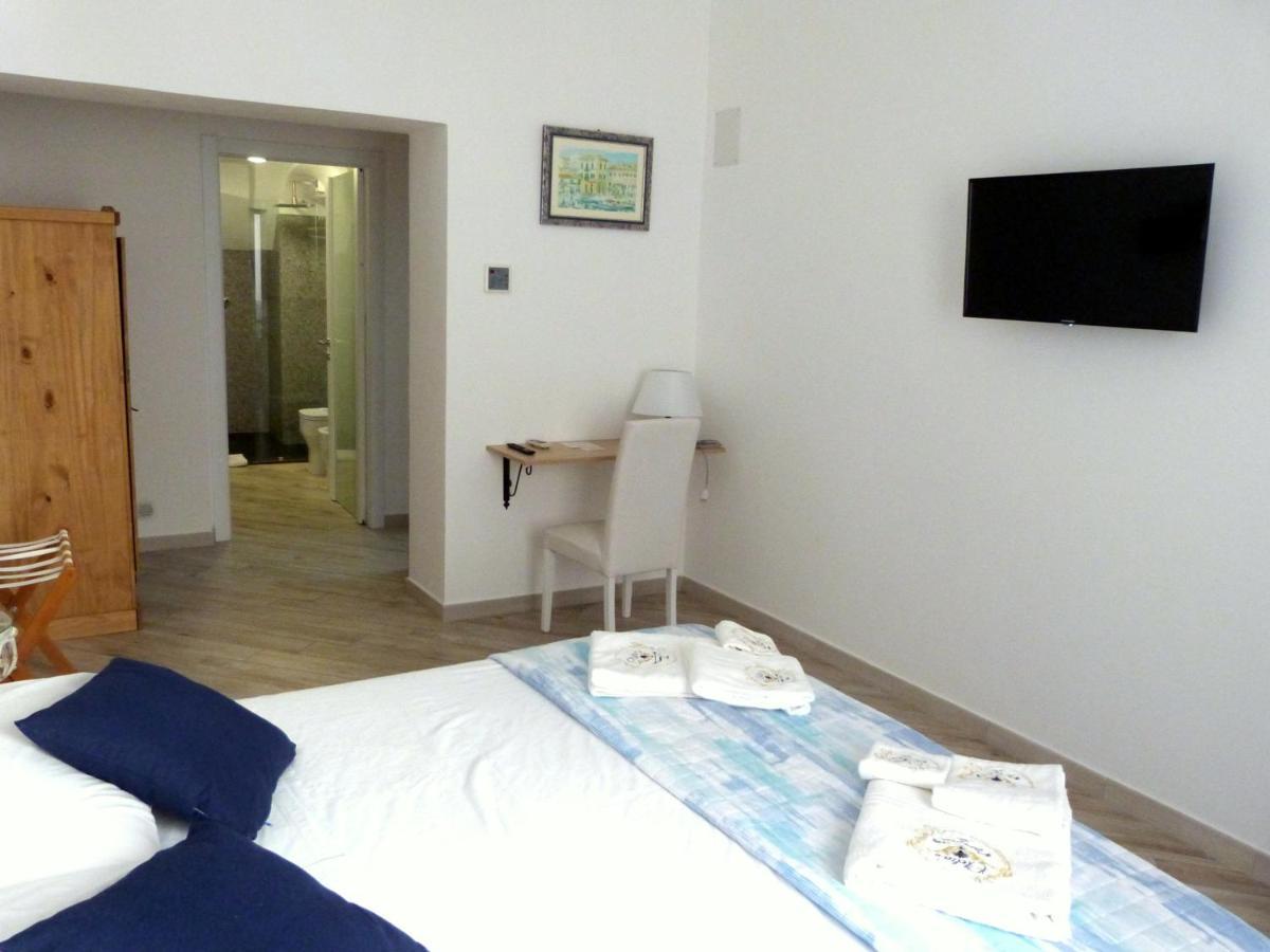 Clelia'S Boutique Rooms & Suites La Maddalena  Eksteriør bilde