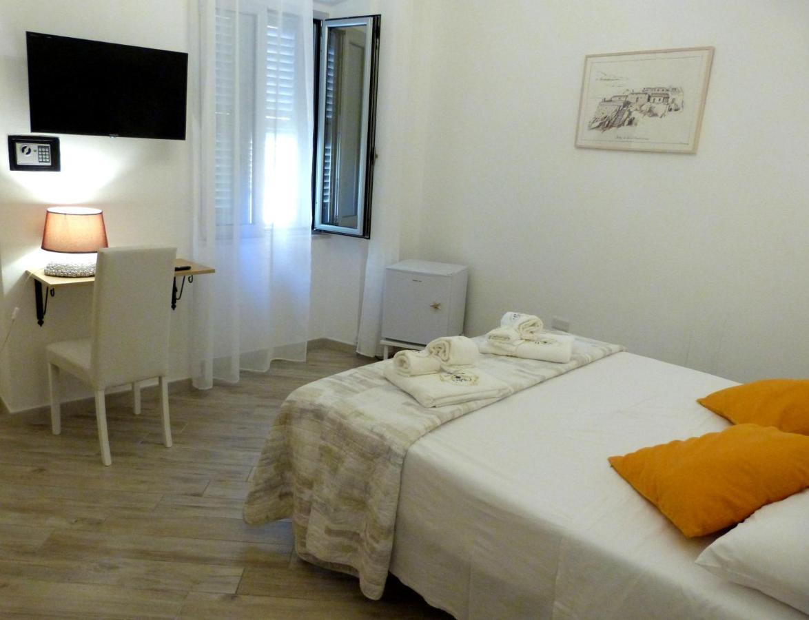 Clelia'S Boutique Rooms & Suites La Maddalena  Eksteriør bilde